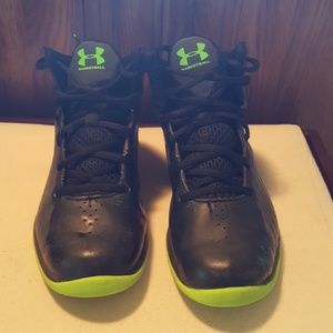 Under Armour Big Boys Size 3 Basketball sneakers